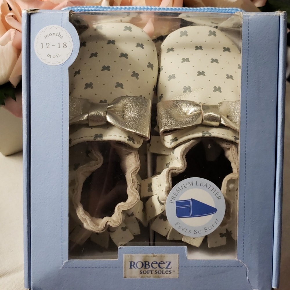 Robeez Maggie new in box 12-18m girls cute!!